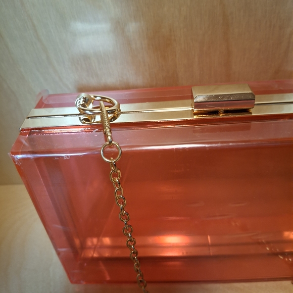💋Chic Transparent Pink Clutch with Gold Chain💋 - Picture 5 of 6